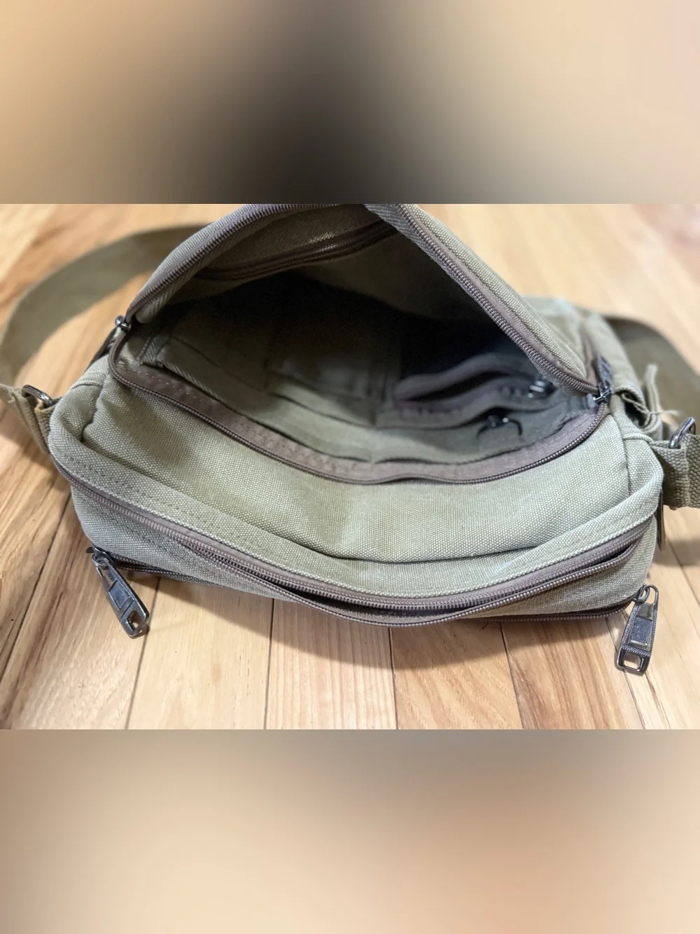 Casual Olive Green Canvas Messenger Bag with Adjustable Strap